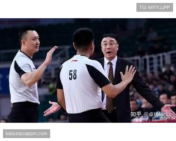 犯规判定到底靠什么标准？裁判心里怎么权衡冲突和合理身体接触