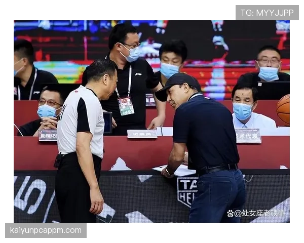 非接触犯规判罚为何经常引发争议？裁判标准全解析